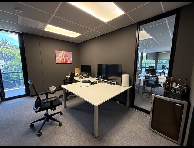 132M² OFFICE TO LET IN MELROSE ESTATE